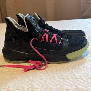 Nike Lebron 16 Glow In The Dark Basketball Shoes